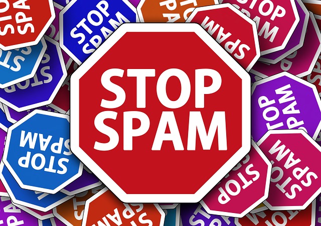 dopravní značka pozor spam.jpg
